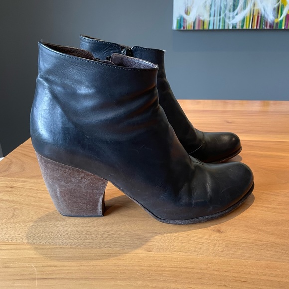 Coclico black leather booties - Picture 1 of 3